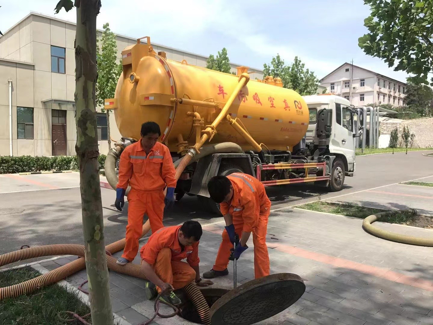 航空港清理化粪池作业流程